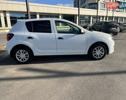 Белый Рено Сандеро, объемом двигателя 1 л и пробегом 131 тыс. км за 9800 $, фото 4 на Automoto.ua