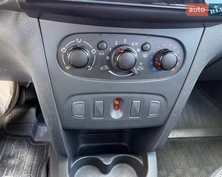 Белый Рено Сандеро, объемом двигателя 1 л и пробегом 131 тыс. км за 9800 $, фото 33 на Automoto.ua