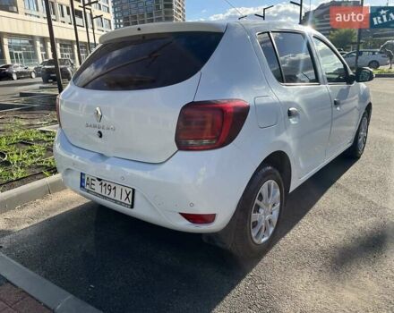 Белый Рено Сандеро, объемом двигателя 1 л и пробегом 131 тыс. км за 9800 $, фото 3 на Automoto.ua