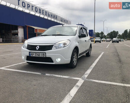 Белый Рено Сандеро, объемом двигателя 1.4 л и пробегом 198 тыс. км за 4450 $, фото 1 на Automoto.ua