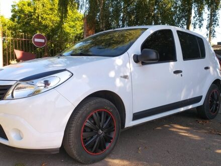 Белый Рено Сандеро, объемом двигателя 1.4 л и пробегом 169 тыс. км за 4999 $, фото 1 на Automoto.ua