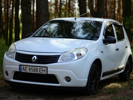 Белый Рено Сандеро, объемом двигателя 1.6 л и пробегом 192 тыс. км за 5400 $, фото 1 на Automoto.ua