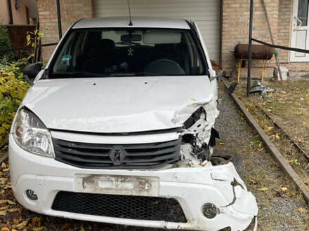 Белый Рено Сандеро, объемом двигателя 1.39 л и пробегом 99 тыс. км за 2000 $, фото 1 на Automoto.ua