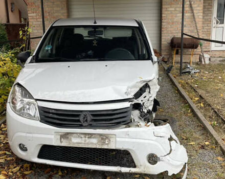 Белый Рено Сандеро, объемом двигателя 1.39 л и пробегом 99 тыс. км за 2000 $, фото 1 на Automoto.ua