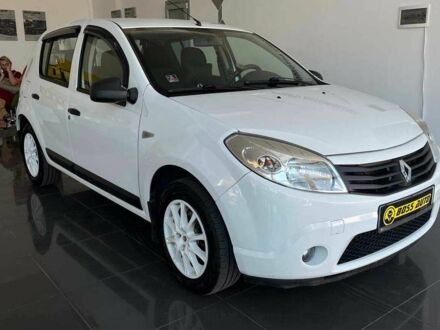Рено Сандеро 2011 в Львове на Automoto.ua Белый Рено Сандеро, объемом двигателя 1.4 л и пробегом 143 тыс. км за 5550 $, фото 1 на Automoto.ua