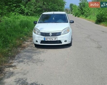 Белый Рено Сандеро, объемом двигателя 1.6 л и пробегом 156 тыс. км за 5200 $, фото 1 на Automoto.ua