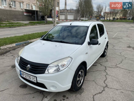 Рено Сандеро 2012 в Запорожье на Automoto.ua Белый Рено Сандеро, объемом двигателя 1.39 л и пробегом 91 тыс. км за 5300 $, фото 1 на Automoto.ua