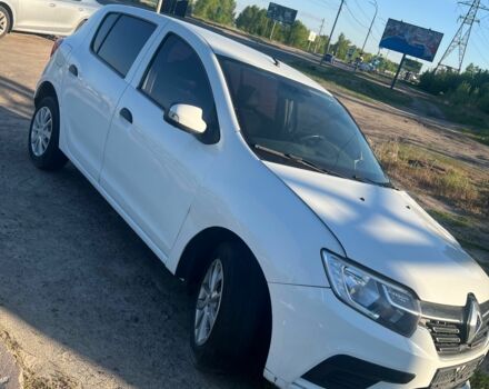 Белый Рено Сандеро, объемом двигателя 1.1 л и пробегом 330 тыс. км за 2300 $, фото 1 на Automoto.ua