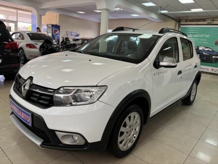 Белый Рено Сандеро, объемом двигателя 0.9 л и пробегом 63 тыс. км за 8600 $, фото 1 на Automoto.ua