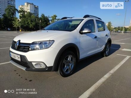 Рено Сандеро 2018 в Киеве на Automoto.ua Белый Рено Сандеро, объемом двигателя 1.5 л и пробегом 132 тыс. км за 9680 $, фото 1 на Automoto.ua