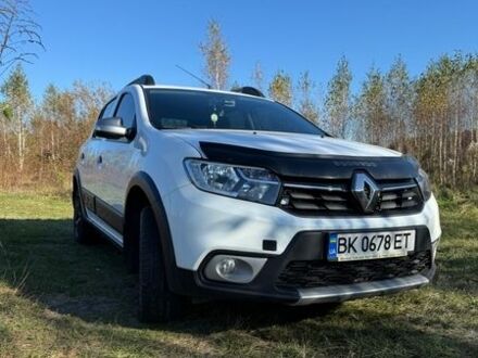 Белый Рено Сандеро, объемом двигателя 1.46 л и пробегом 225 тыс. км за 10200 $, фото 1 на Automoto.ua