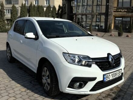 Белый Рено Сандеро, объемом двигателя 0.9 л и пробегом 60 тыс. км за 9200 $, фото 1 на Automoto.ua