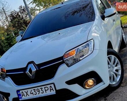 Белый Рено Сандеро, объемом двигателя 0.9 л и пробегом 13 тыс. км за 9650 $, фото 1 на Automoto.ua