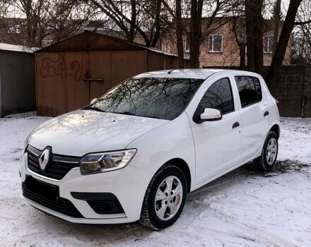 Белый Рено Сандеро, объемом двигателя 1 л и пробегом 5700 тыс. км за 8300 $, фото 1 на Automoto.ua