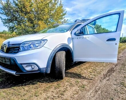 Белый Рено Сандеро, объемом двигателя 1 л и пробегом 117 тыс. км за 8800 $, фото 1 на Automoto.ua
