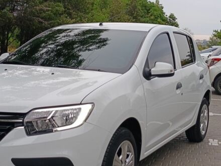 Белый Рено Сандеро, объемом двигателя 1 л и пробегом 57 тыс. км за 6700 $, фото 1 на Automoto.ua