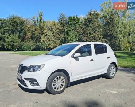 Белый Рено Сандеро, объемом двигателя 0.9 л и пробегом 26 тыс. км за 12800 $, фото 1 на Automoto.ua