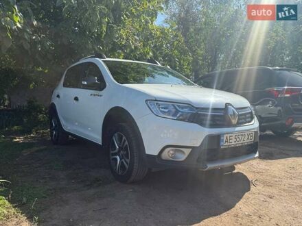 Білий Рено Сандеро, об'ємом двигуна 0.9 л та пробігом 48 тис. км за 12500 $, фото 1 на Automoto.ua