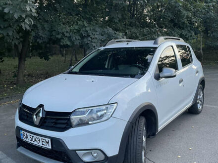 Белый Рено Сандеро, объемом двигателя 1.46 л и пробегом 66 тыс. км за 11999 $, фото 1 на Automoto.ua