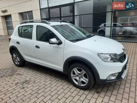 Белый Рено Сандеро, объемом двигателя 0.9 л и пробегом 108 тыс. км за 9999 $, фото 1 на Automoto.ua