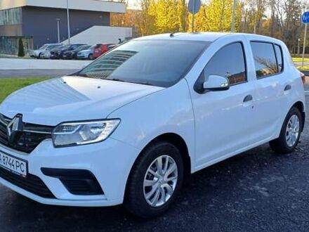 Белый Рено Сандеро, объемом двигателя 0.9 л и пробегом 45 тыс. км за 8300 $, фото 1 на Automoto.ua