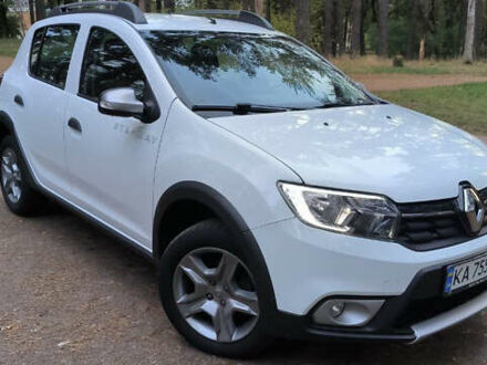 Белый Рено Сандеро, объемом двигателя 0.9 л и пробегом 52 тыс. км за 10999 $, фото 1 на Automoto.ua