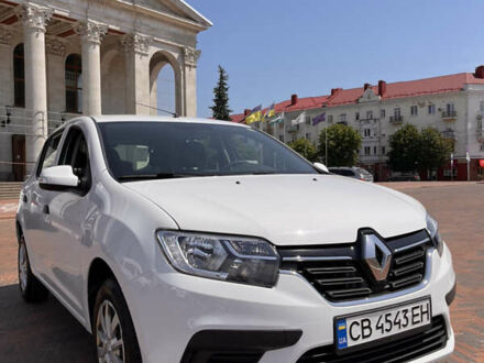 Белый Рено Сандеро, объемом двигателя 1 л и пробегом 32 тыс. км за 10000 $, фото 1 на Automoto.ua
