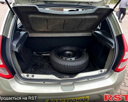 Бежевый Рено Сандеро, объемом двигателя 1.4 л и пробегом 202 тыс. км за 5450 $, фото 12 на Automoto.ua