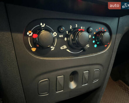 Бежевый Рено Сандеро, объемом двигателя 0.9 л и пробегом 78 тыс. км за 10499 $, фото 12 на Automoto.ua