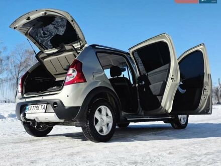 Бежевый Рено Сандеро, объемом двигателя 1.6 л и пробегом 153 тыс. км за 7950 $, фото 1 на Automoto.ua