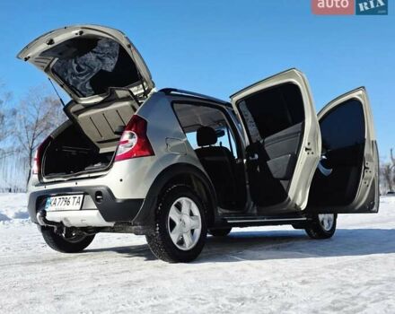 Бежевий Рено Сандеро, об'ємом двигуна 1.6 л та пробігом 153 тис. км за 7950 $, фото 1 на Automoto.ua