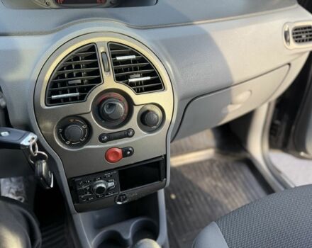 Черный Рено Сандеро, объемом двигателя 1.1 л и пробегом 120 тыс. км за 3900 $, фото 9 на Automoto.ua