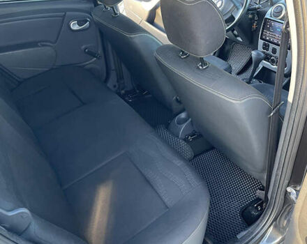 Черный Рено Сандеро, объемом двигателя 1.6 л и пробегом 98 тыс. км за 6600 $, фото 6 на Automoto.ua