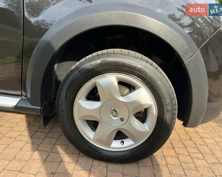 Чорний Рено Сандеро, об'ємом двигуна 1.6 л та пробігом 81 тис. км за 8700 $, фото 14 на Automoto.ua