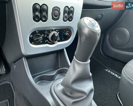 Черный Рено Сандеро, объемом двигателя 1.6 л и пробегом 79 тыс. км за 8850 $, фото 61 на Automoto.ua