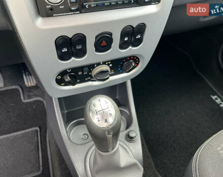 Чорний Рено Сандеро, об'ємом двигуна 1.6 л та пробігом 81 тис. км за 8700 $, фото 48 на Automoto.ua