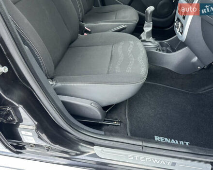 Черный Рено Сандеро, объемом двигателя 1.6 л и пробегом 79 тыс. км за 8850 $, фото 84 на Automoto.ua