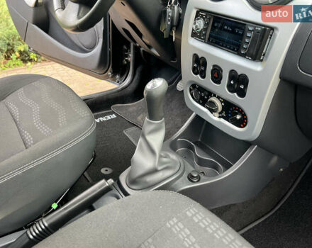 Чорний Рено Сандеро, об'ємом двигуна 1.6 л та пробігом 81 тис. км за 8700 $, фото 79 на Automoto.ua