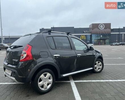 Черный Рено Сандеро, объемом двигателя 1.6 л и пробегом 132 тыс. км за 7500 $, фото 4 на Automoto.ua