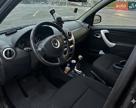 Черный Рено Сандеро, объемом двигателя 1.6 л и пробегом 132 тыс. км за 7500 $, фото 6 на Automoto.ua