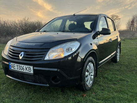Черный Рено Сандеро, объемом двигателя 1.39 л и пробегом 189 тыс. км за 3999 $, фото 1 на Automoto.ua