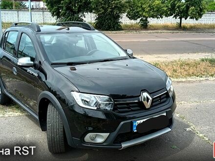 Рено Сандеро 2020 в Киеве на Automoto.ua Черный Рено Сандеро, объемом двигателя 15 л и пробегом 92 тыс. км за 9500 $, фото 1 на Automoto.ua
