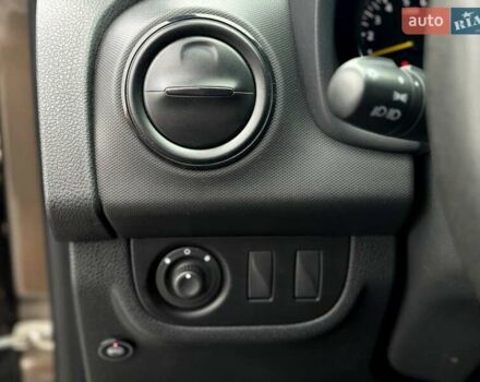 Коричневий Рено Сандеро, об'ємом двигуна 1 л та пробігом 105 тис. км за 8698 $, фото 21 на Automoto.ua