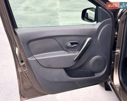 Коричневий Рено Сандеро, об'ємом двигуна 1 л та пробігом 105 тис. км за 8698 $, фото 18 на Automoto.ua