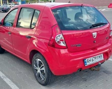 Красный Рено Сандеро, объемом двигателя 1.4 л и пробегом 131 тыс. км за 4400 $, фото 2 на Automoto.ua