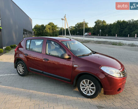 Рено Сандеро 2011 в Львове на Automoto.ua Красный Рено Сандеро, объемом двигателя 1.39 л и пробегом 252 тыс. км за 3700 $, фото 2 на Automoto.ua