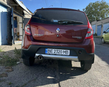Красный Рено Сандеро, объемом двигателя 1.6 л и пробегом 113 тыс. км за 7800 $, фото 5 на Automoto.ua