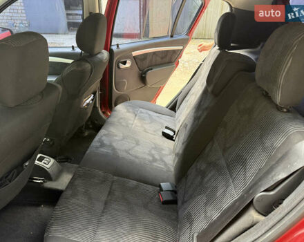 Красный Рено Сандеро, объемом двигателя 1.4 л и пробегом 150 тыс. км за 5200 $, фото 7 на Automoto.ua