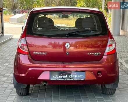 Красный Рено Сандеро, объемом двигателя 1.39 л и пробегом 97 тыс. км за 6199 $, фото 3 на Automoto.ua