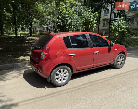 Красный Рено Сандеро, объемом двигателя 1.4 л и пробегом 150 тыс. км за 5200 $, фото 3 на Automoto.ua